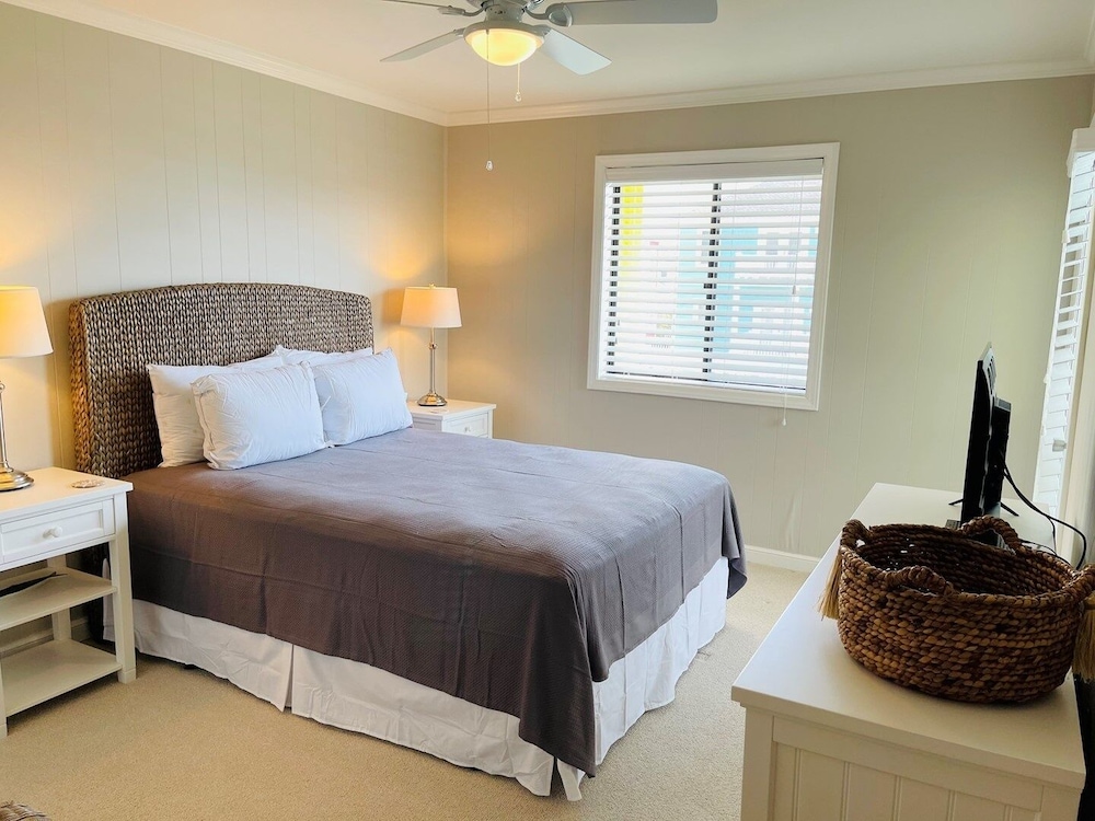 The Skipper 2 Bedroom Condo by RedAwning view 4