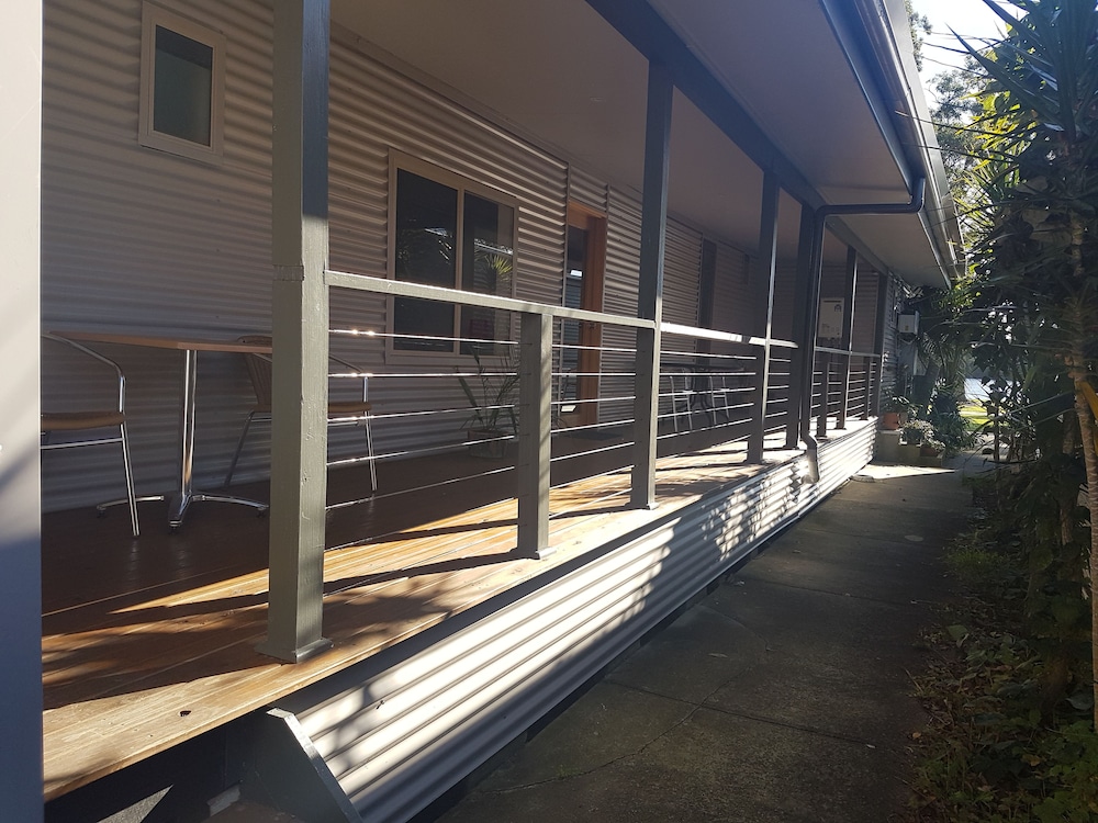 Bentley Waterfront Motel & Cottages