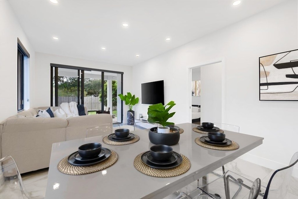 Golden Fox Downtown Pool House 3 Bedroom Home