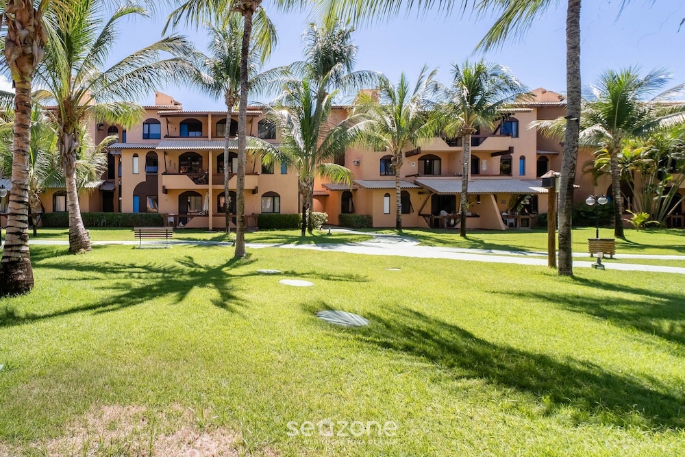 Condominium With Gym and Pool in Guarajuba - Camacari GSH