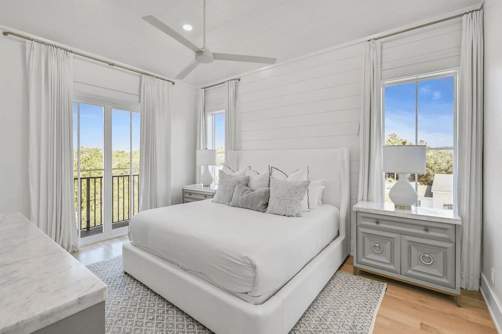 Sunset Pointe 30A by Avantstay Gulf Views, Carriage, Pool