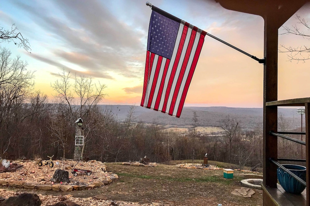 'bullfrog Bluff' Mountain View Cabin w/ Deck! view 2
