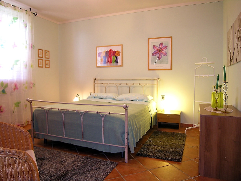 Villino Blu Private Villa on the Chianti Hils 10 Plus 2 pax view 4