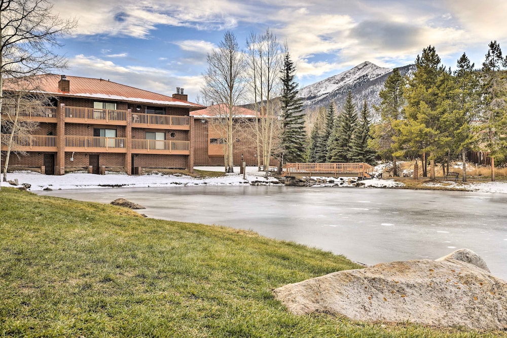 1/2 Mi to Lake Dillon: Mtn-view Condo in Frisco view 3