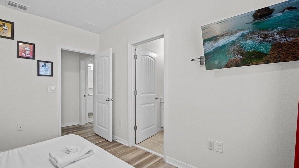 5 Bed With Private Pools Near Disney 5 Bedroom Townhouse view 4