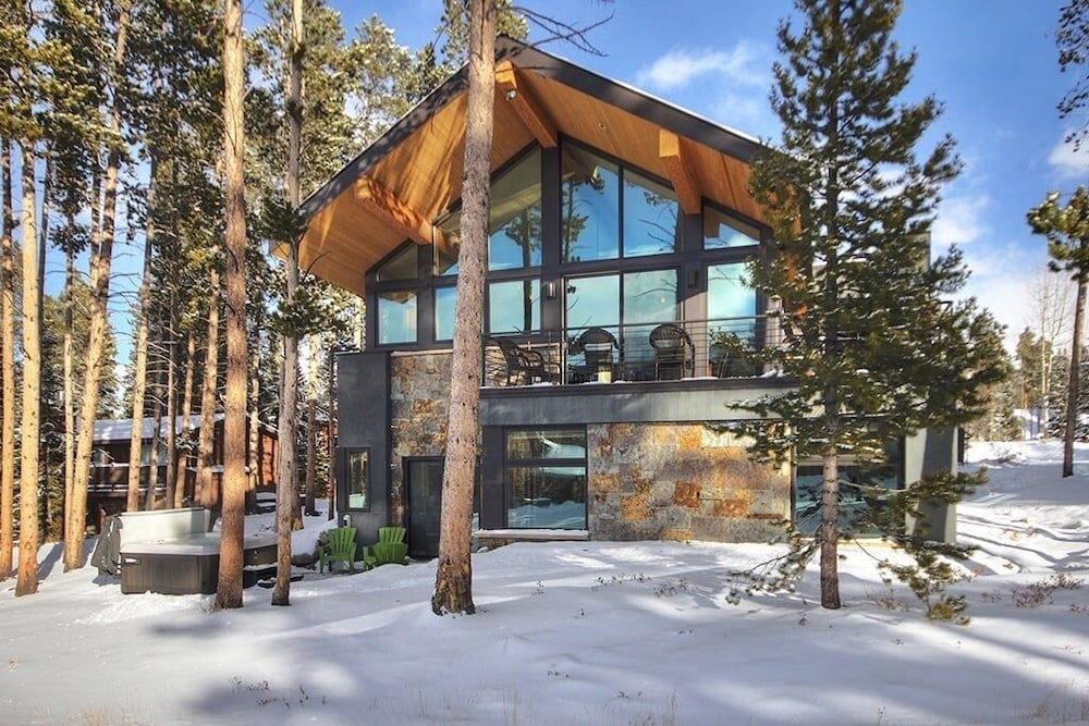 Cloud 4 Bedroom Home by RedAwning