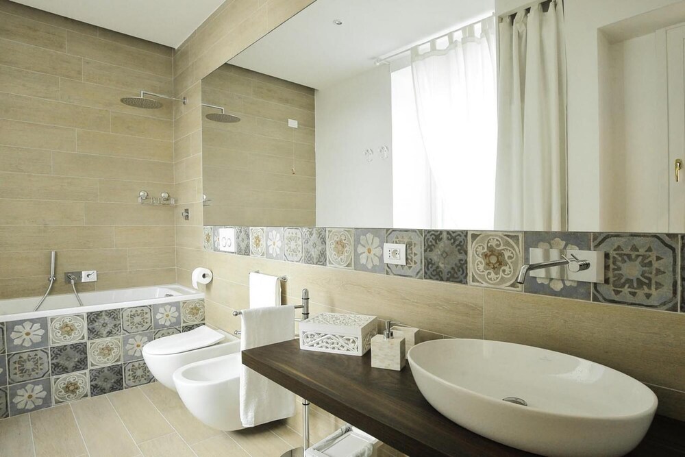 Vatican Beautiful 2BR Apartment photo 5