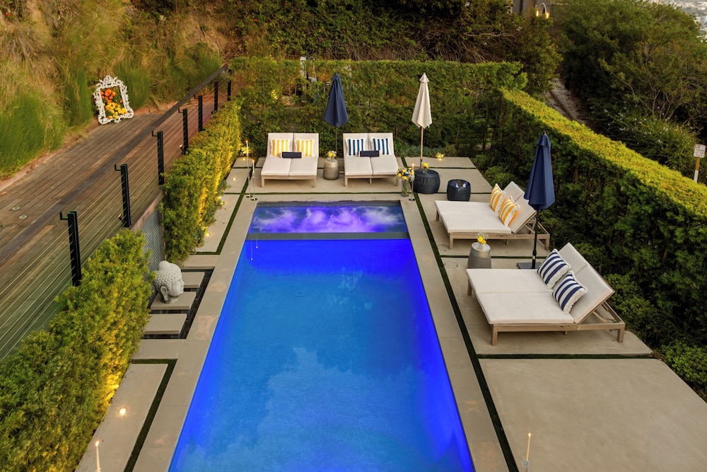 Belfast Estate - Mid-century Meets Modern - Luxe Poolside Villa