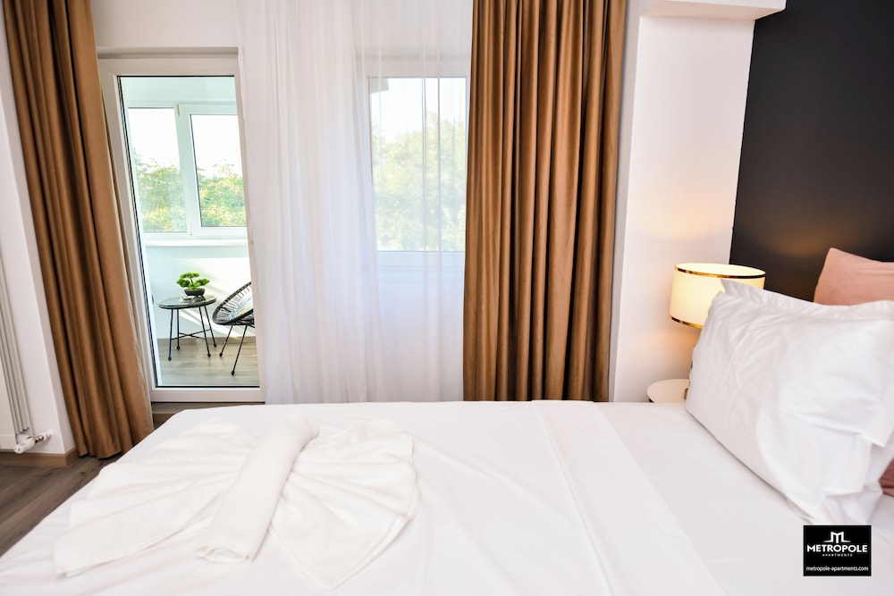 Metropole Apartments Central City