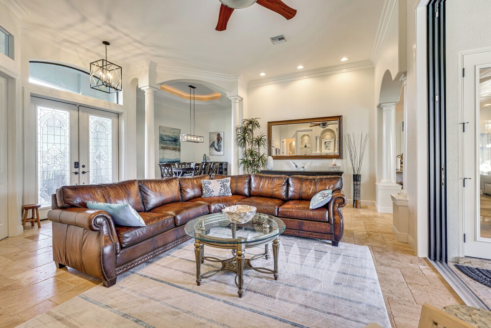 3 Mi to Bonita Beach: Outdoor Oasis w/ Pool & Spa!