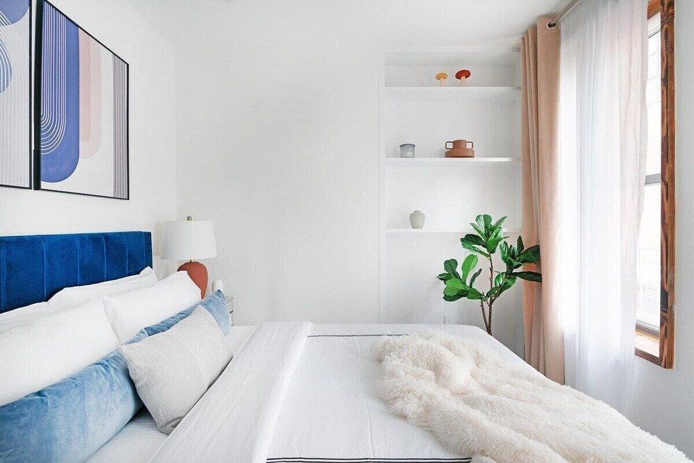 48 Midtown West Apt