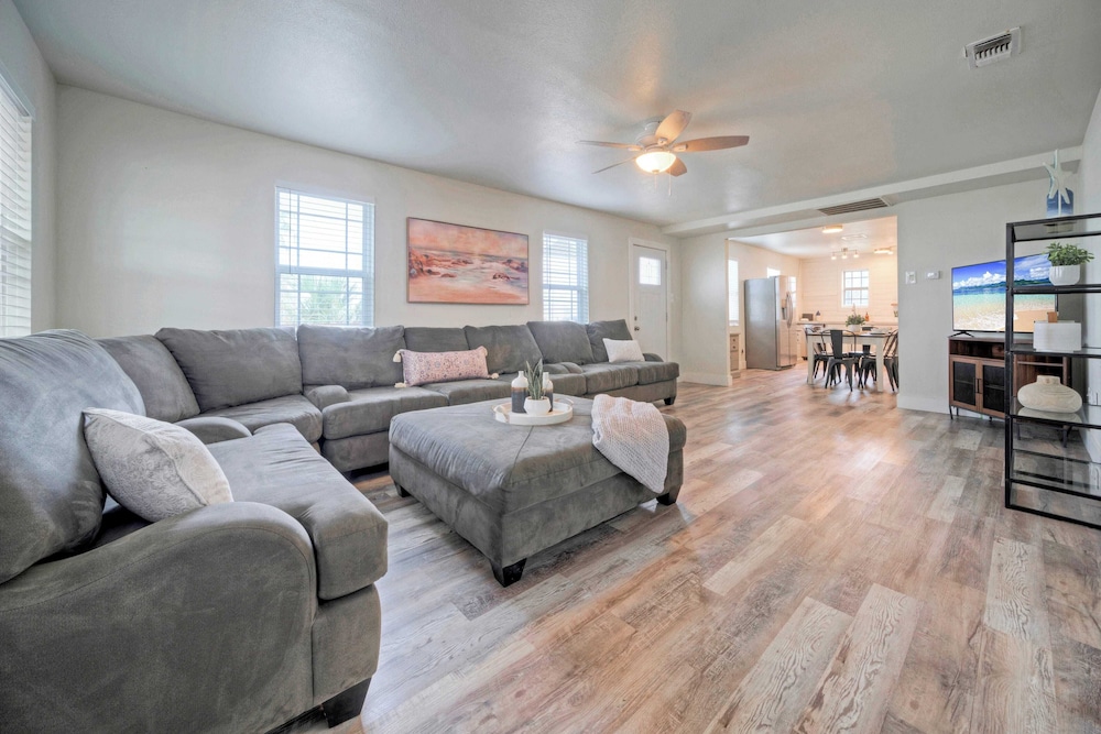 Near Beach & Dining in Golf Cart Zone + Private Balcony Salty Sunshine #B