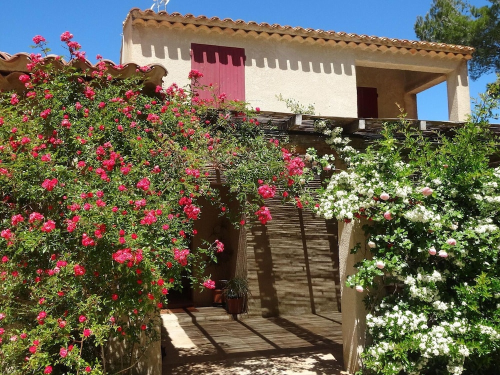 Nice Holiday Home With Private Pool in the Luberon Park, Grambois view 4