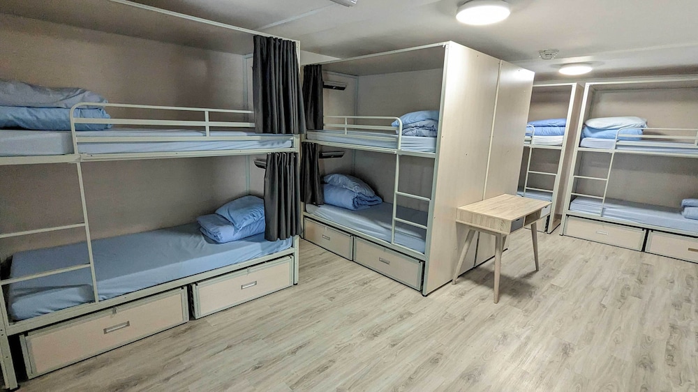 International Inn - Hostel