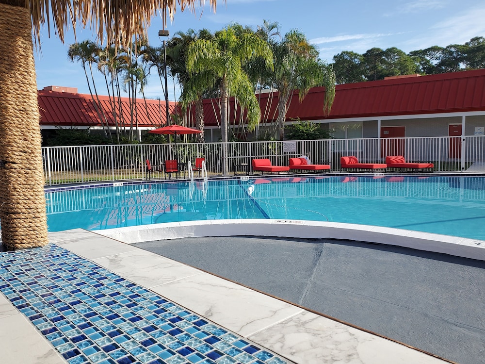 Vero Beach Vacations - Vero Beach Inn  Suites I-95 - Property Image 7
