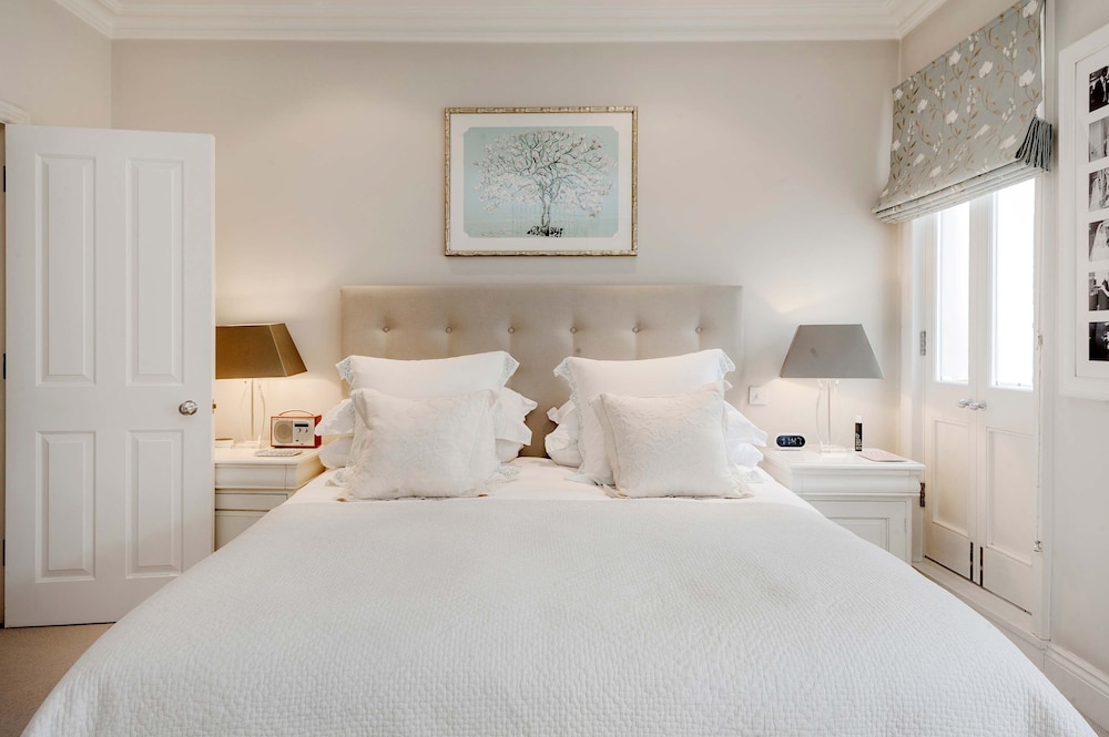Stunning 4 bed Fulham Home With Garden