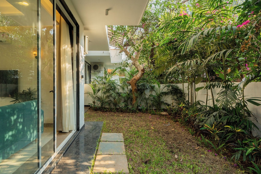 ELIVAAS Laguna Camellia | Luxe 4 BHK Villa Near Popular Beaches with Private Pool
