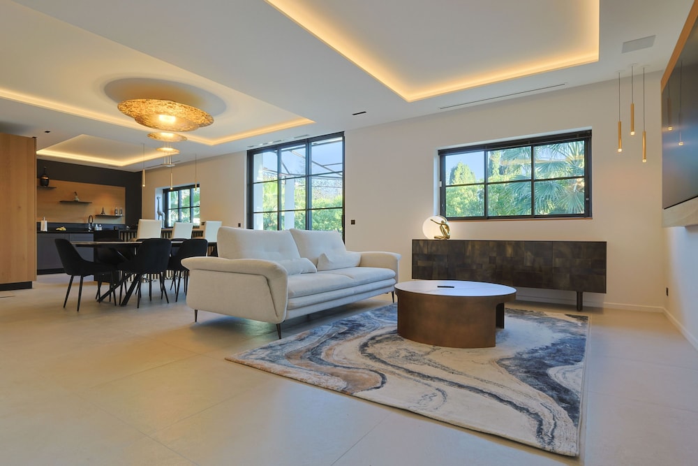 Villa Deva - 5 Bedrooms - Heated Pool