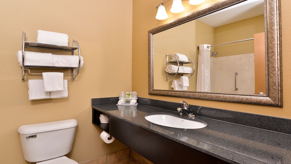 Holiday Inn Express Suites Cincinnati-N/Sharonville, an IHG Hotel - Property Image 1