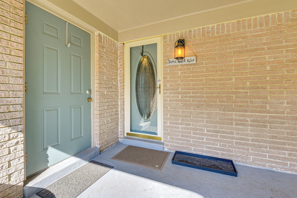 Spacious Home w/ Hot Tub in Fort Walton Beach!