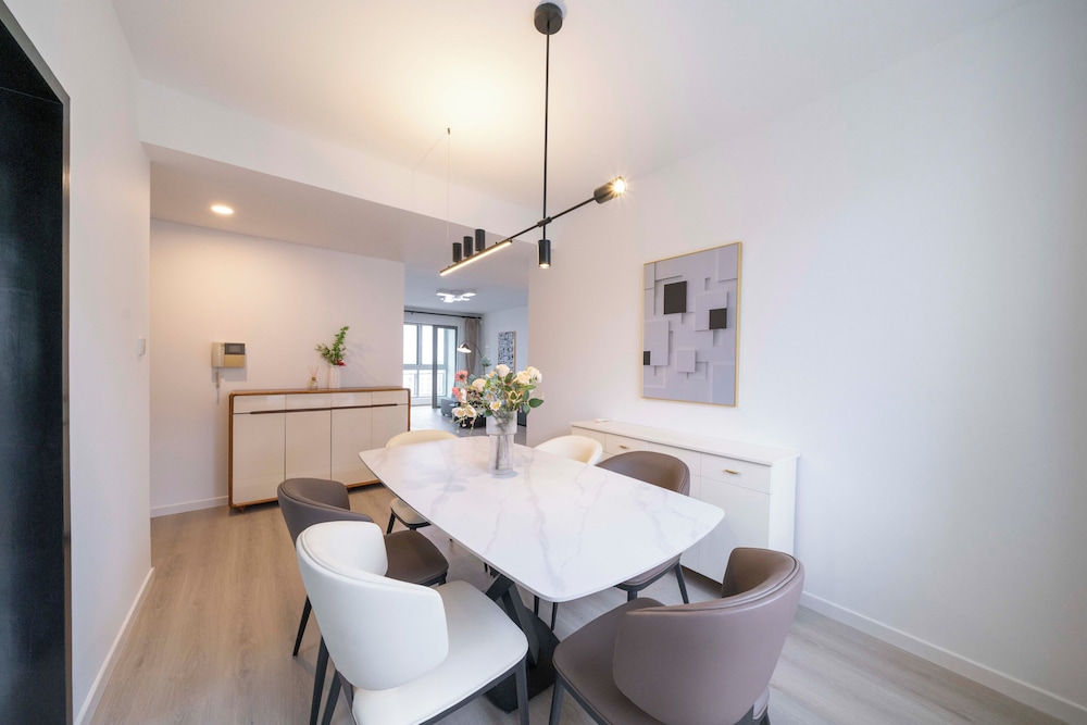 Tyms Spacious 3BR 2BA APT Laishi Di