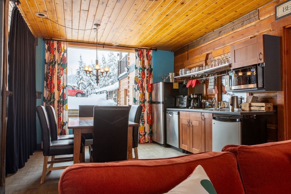 Earl Grey Lodge