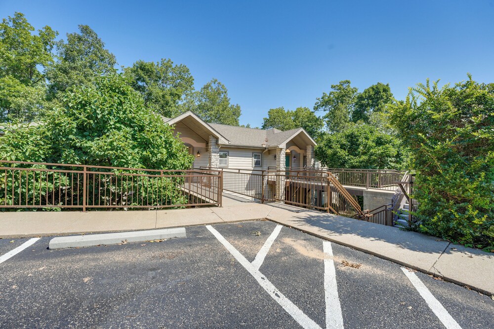 Branson West Retreat - 2 Mi to Silver Dollar City! view 5