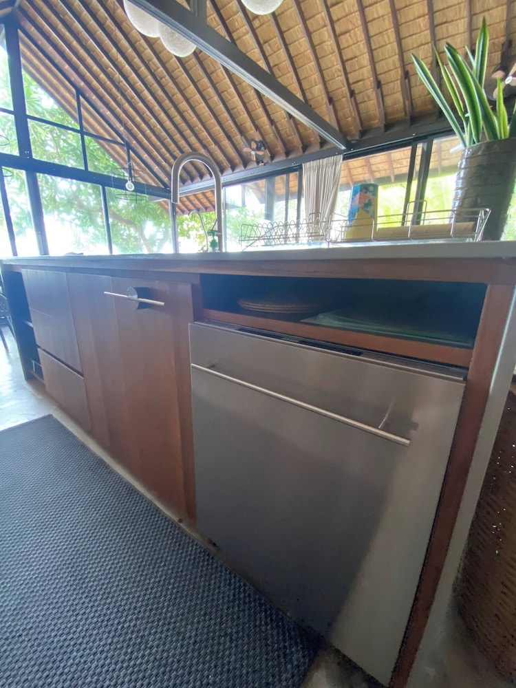 Kalamari Luxury Beach Front Villa