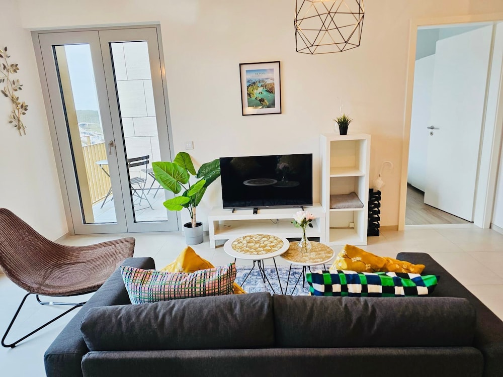 Comfy one bedroom with parking&balcony