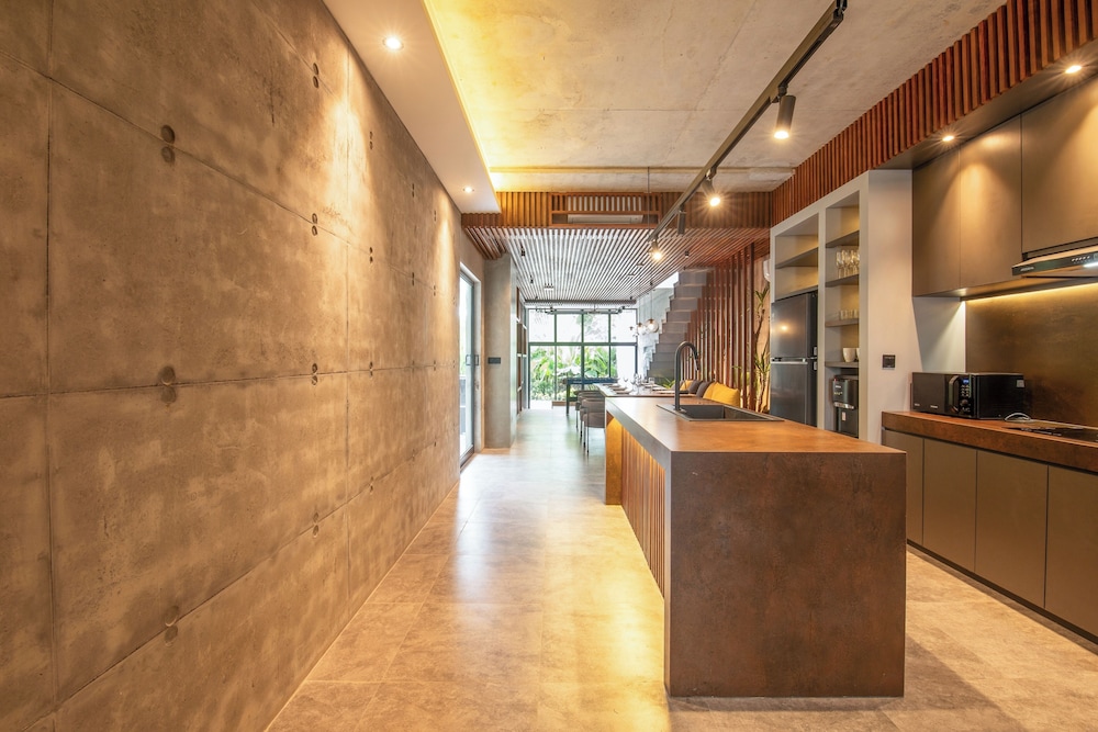 Modern 4 BR Villa Heart of Canggu 8mins to Beach