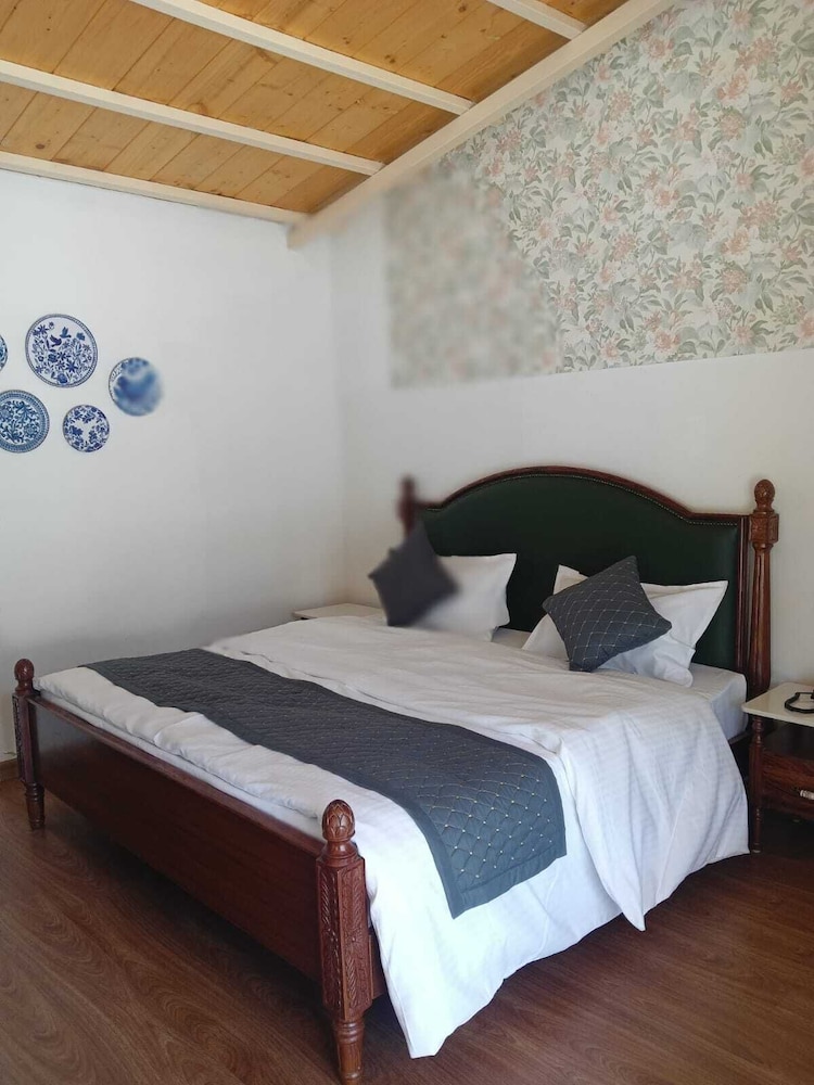 NAINA LODGE