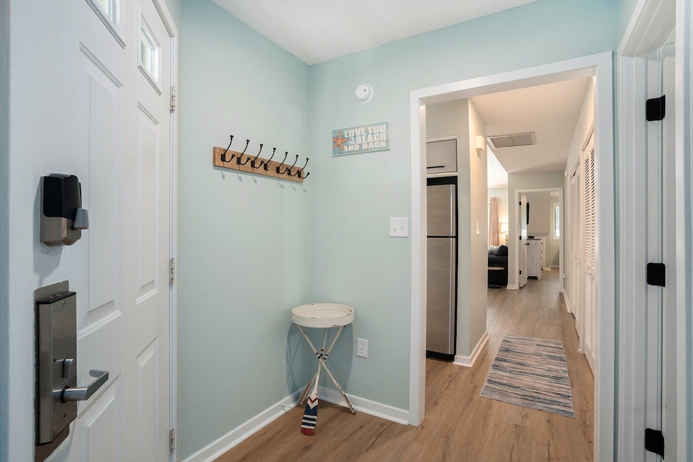 2d West Hyde Park 3 Bedroom Condo