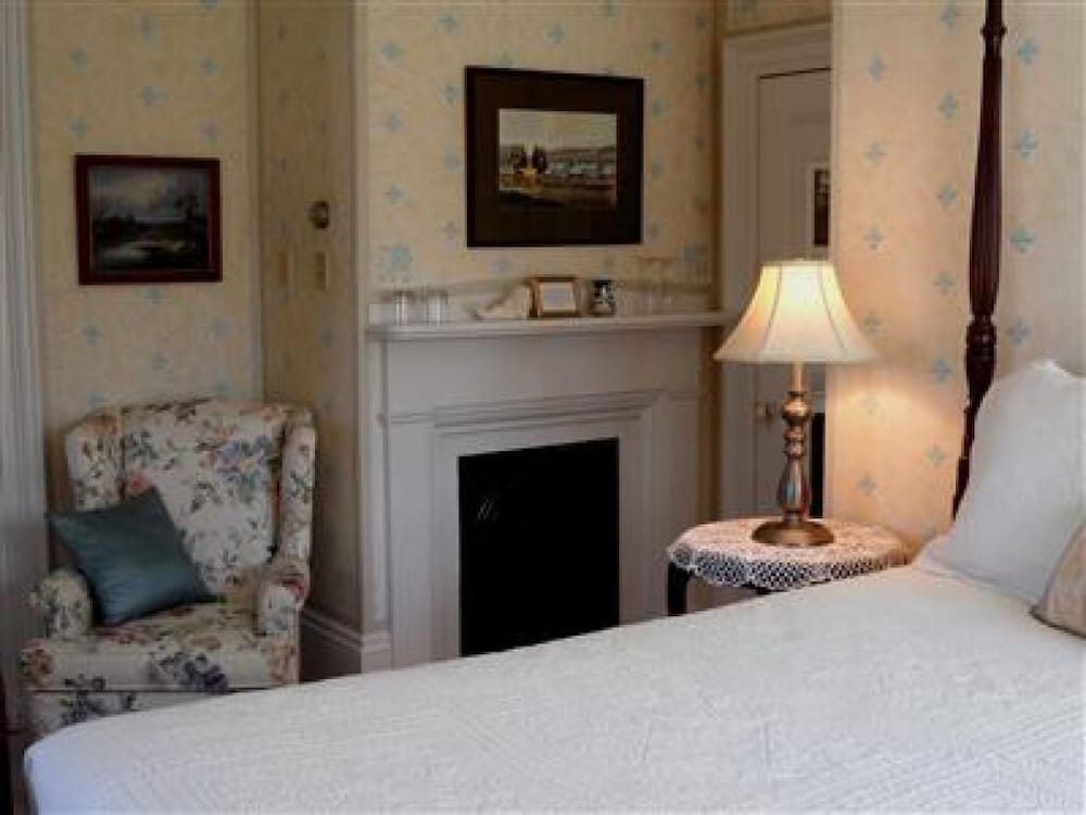 Hillsdale House Inn