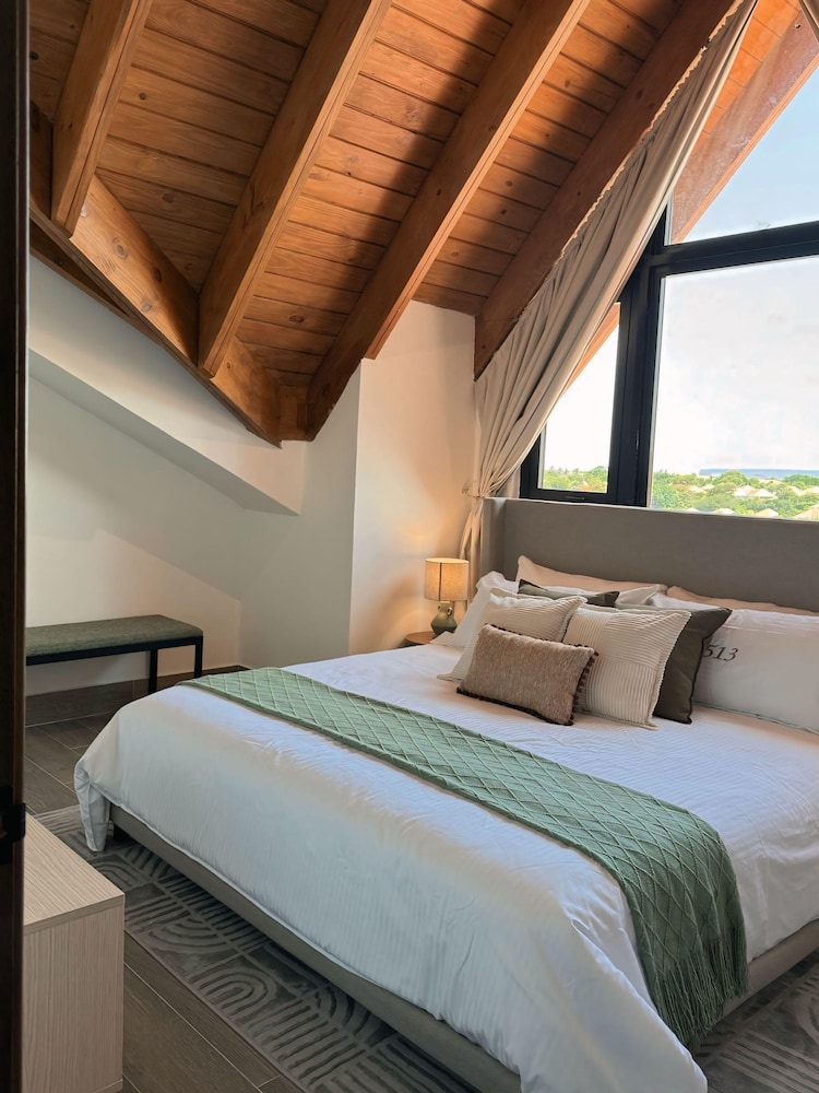4 Guests 2 Bedrooms Terrace and Shared Pool