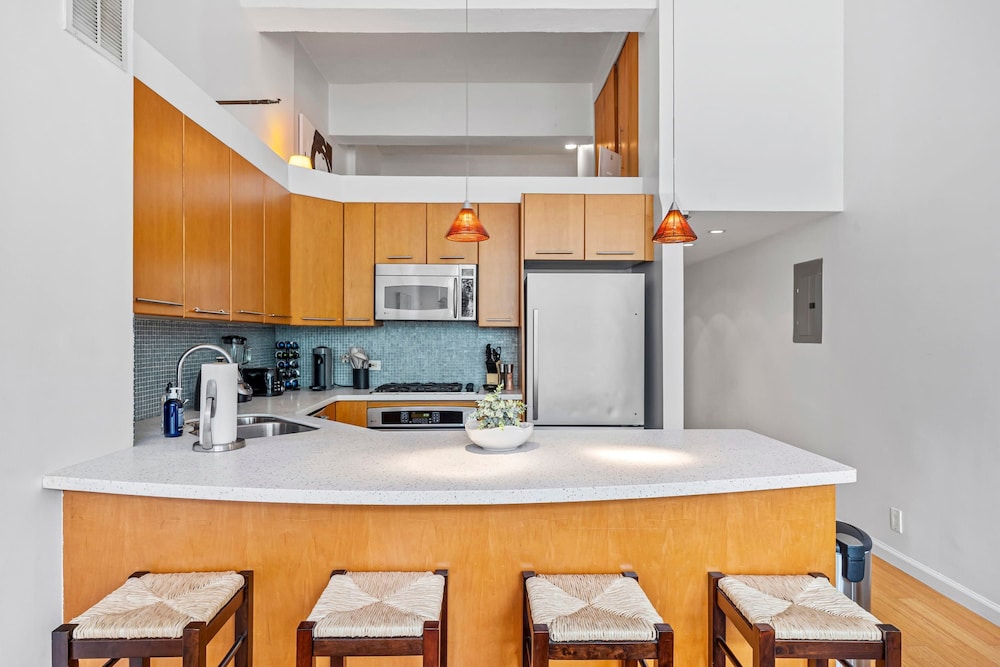 Barrow by Rove Travel 1BR Loft w Shared Roof