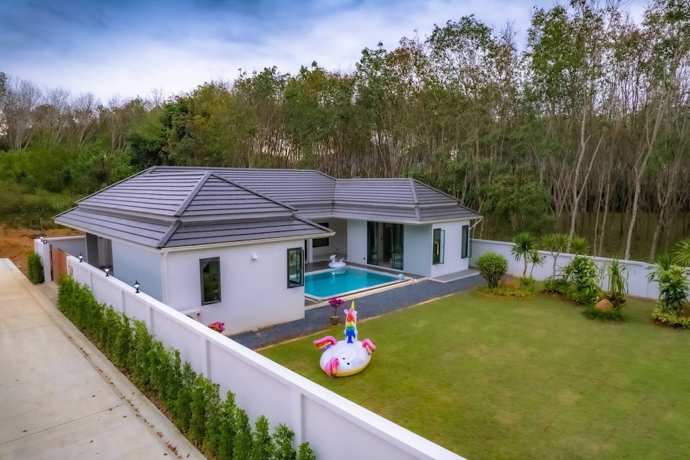 Cha De lay Private Pool Villa Ao Nang Krabi view 3