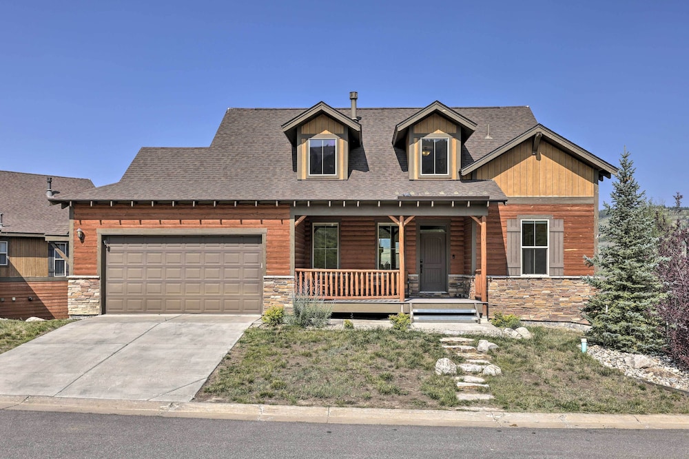 Deluxe Granby Ranch Hillside Home: Private Hot Tub