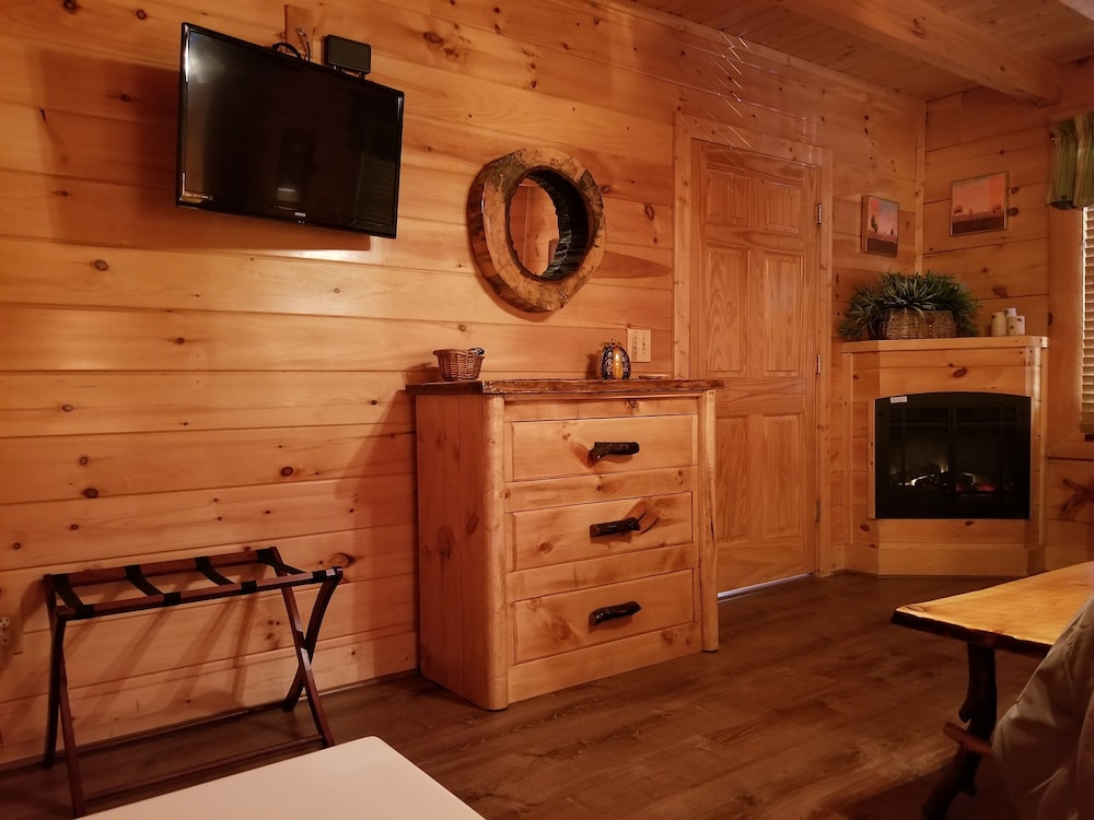 Mountain Fun - One Bedroom Cabin view 4