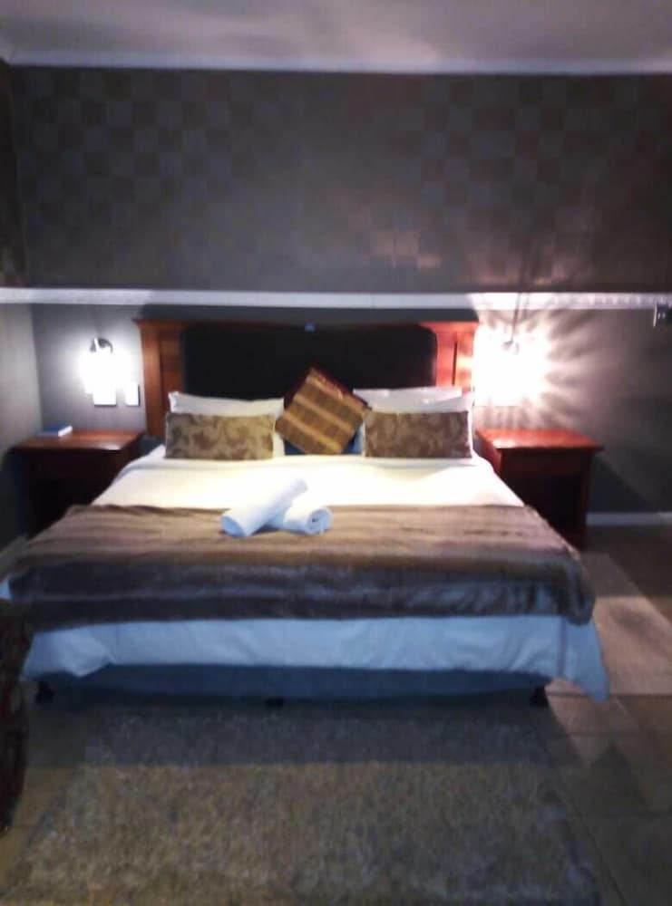 Bread & Barrel Bellville  Guesthouse