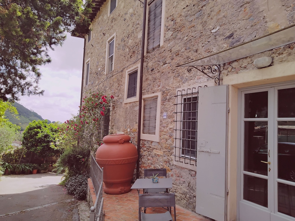 Casale Delle Camelie