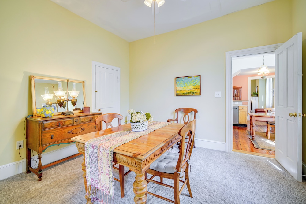 Walk to Beach: Cape May Home w/ Screened Patio!