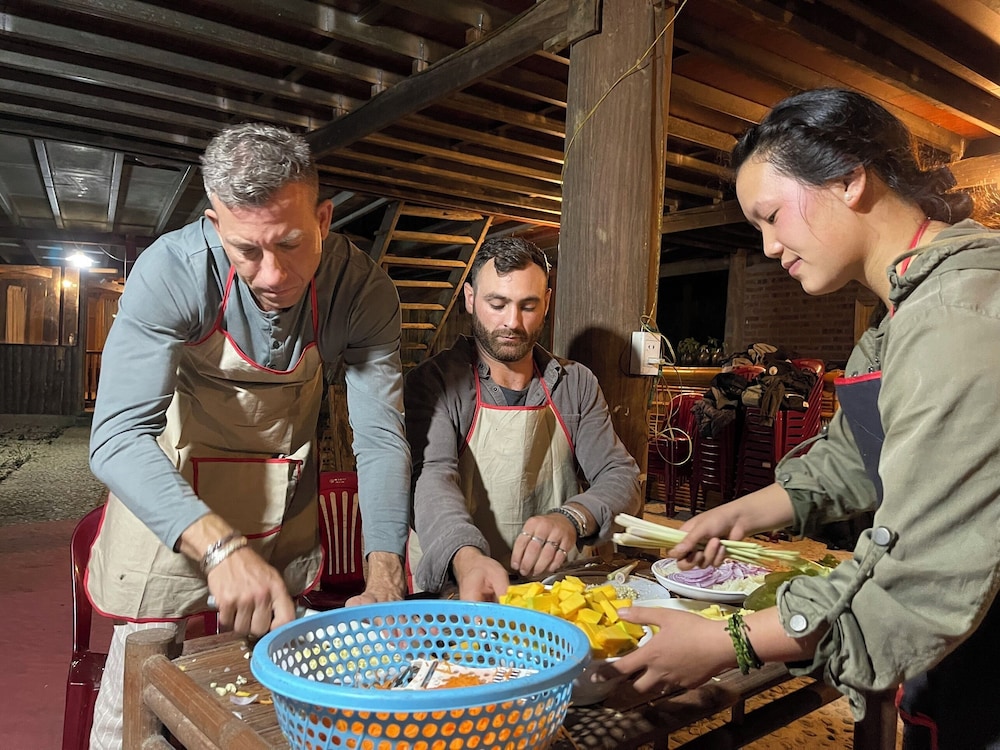 Bees Homestay Sapa & Trekking