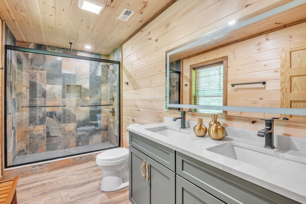 Er62 - Smoky Splash Getaway 3 Bedroom Cabin