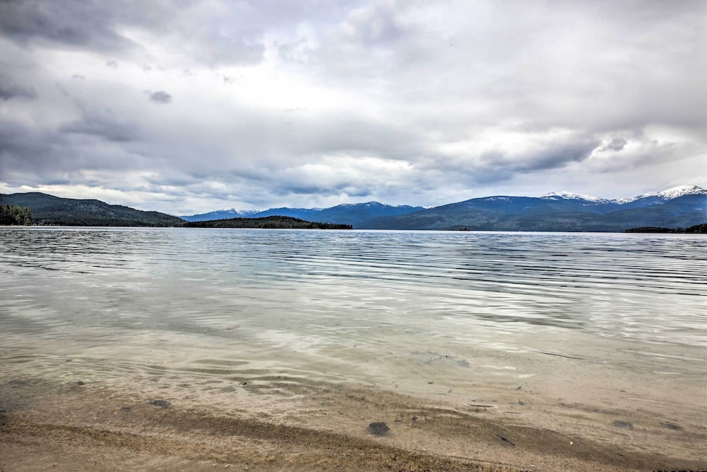 Elegant Priest Lake Townhome  1 Mi From Lake - Property Image 9