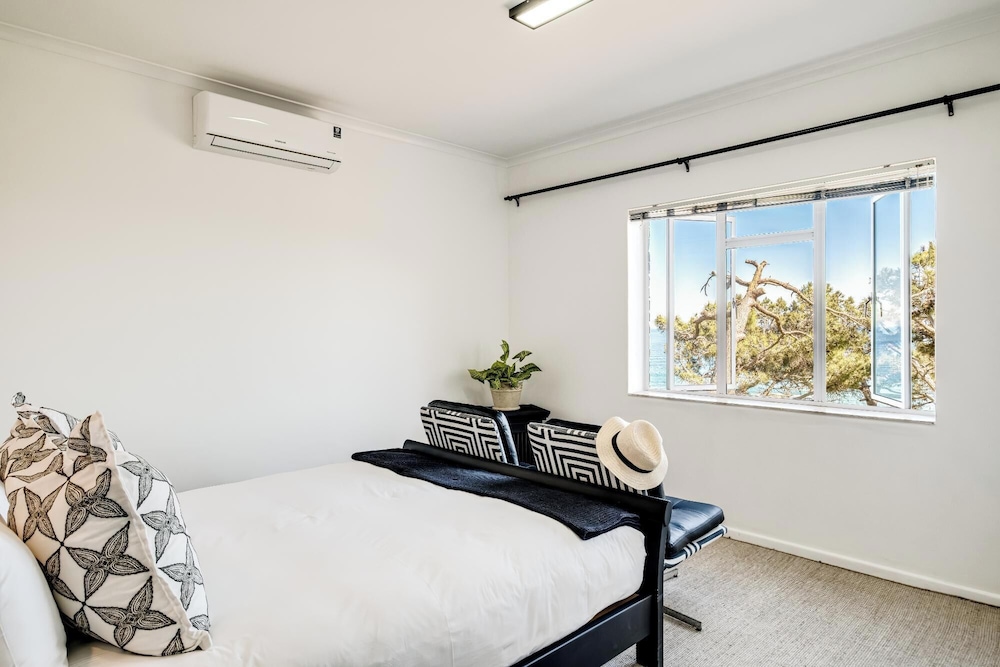 Chic 2bed in Camps Bay w Sea Views Bayview Rise