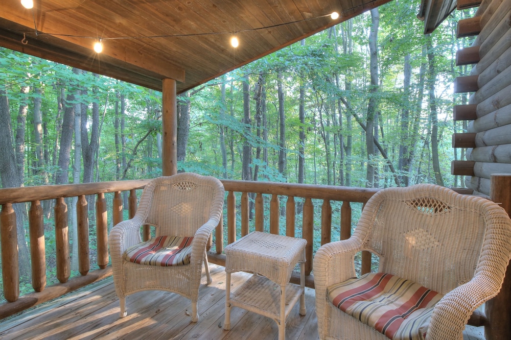 Cricket Hill Lodge & Cabins view 3