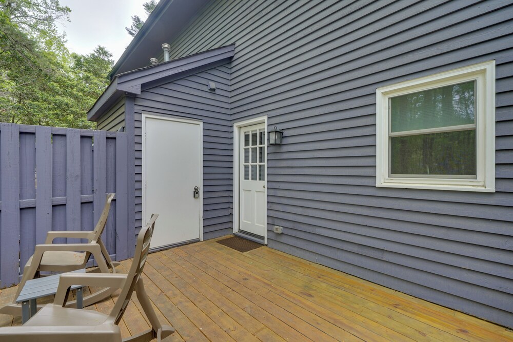7 Mi to Dtwn Raleigh: Bbq-ready Townhome!