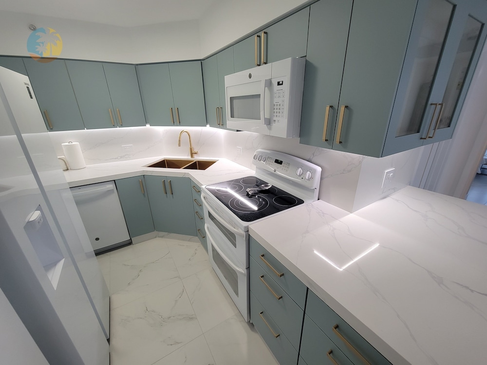 Alexander 1102 2 Bedroom Apts