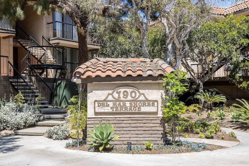 Ocean Facing Condo in Solana
