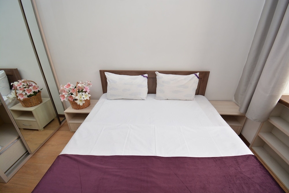 Apartment with balcony on Nalbandyan